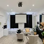 Ng Suitehome Balnéo Collège Appartamento *