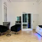 Ng Suitehome Balnéo Collège *